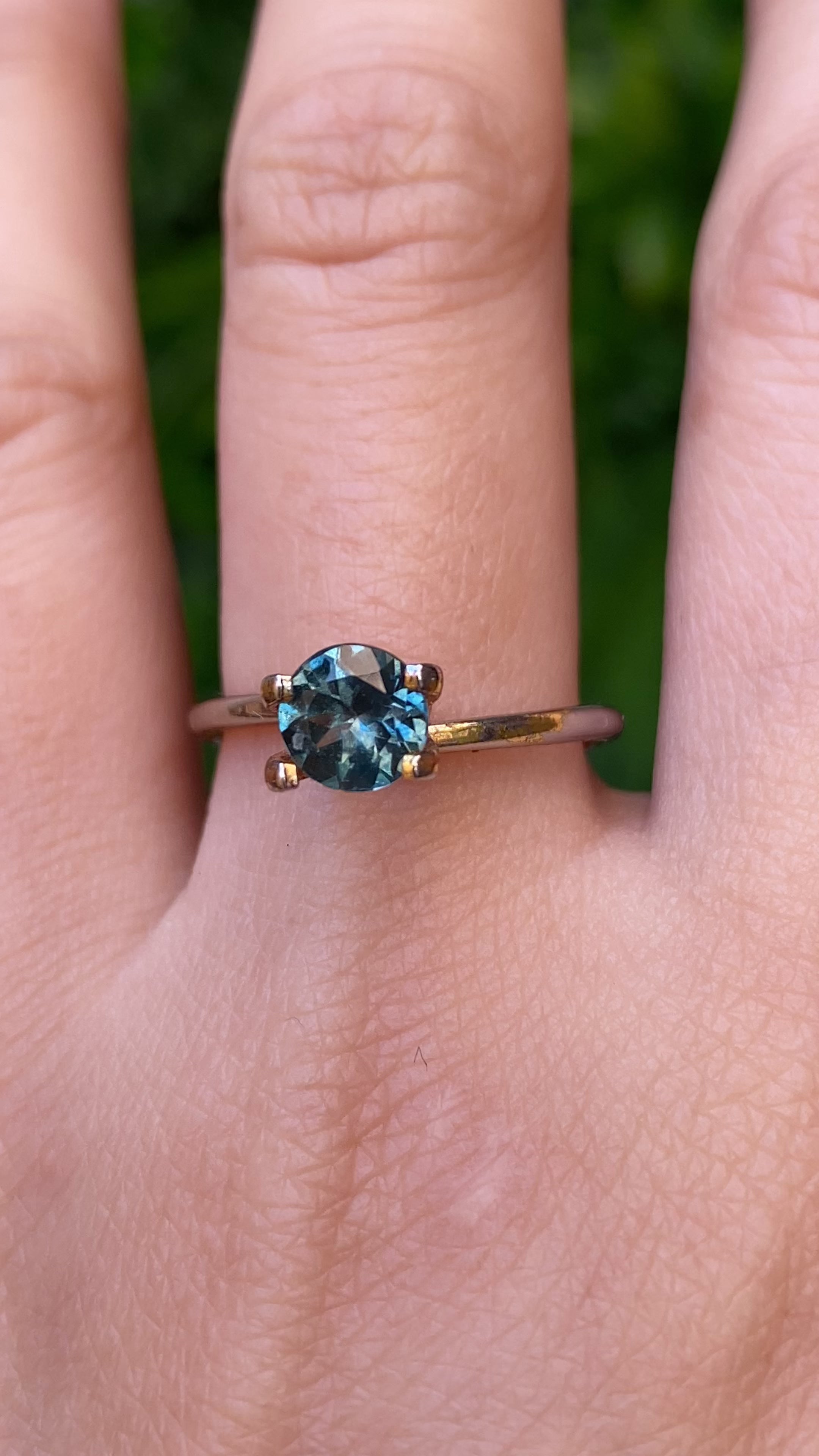 1.02ct Round Cut Blue Green Montana Sapphire SR372