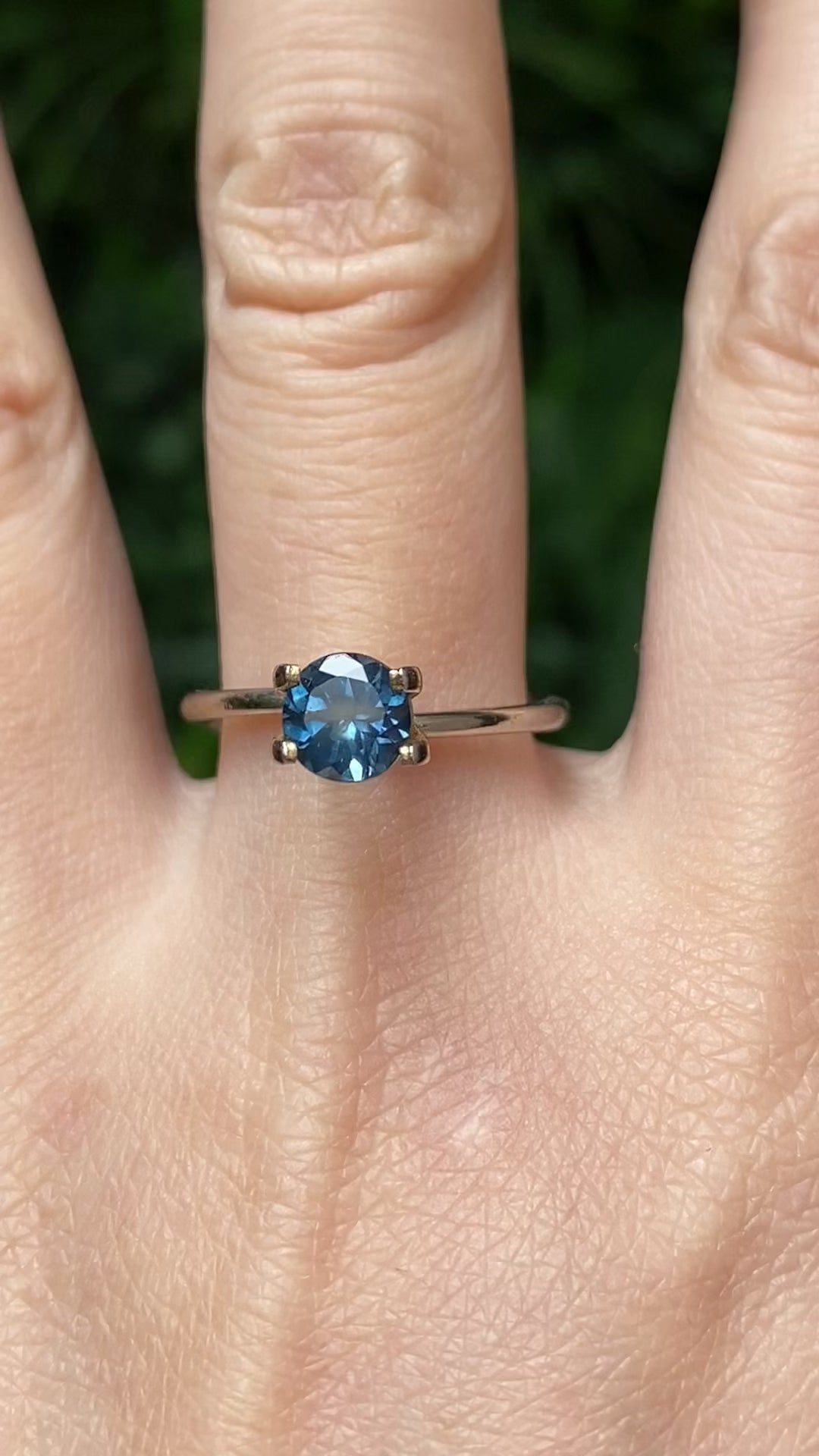 1.22ct Round Cut Teal Blue Montana Sapphire Sapphire SR457