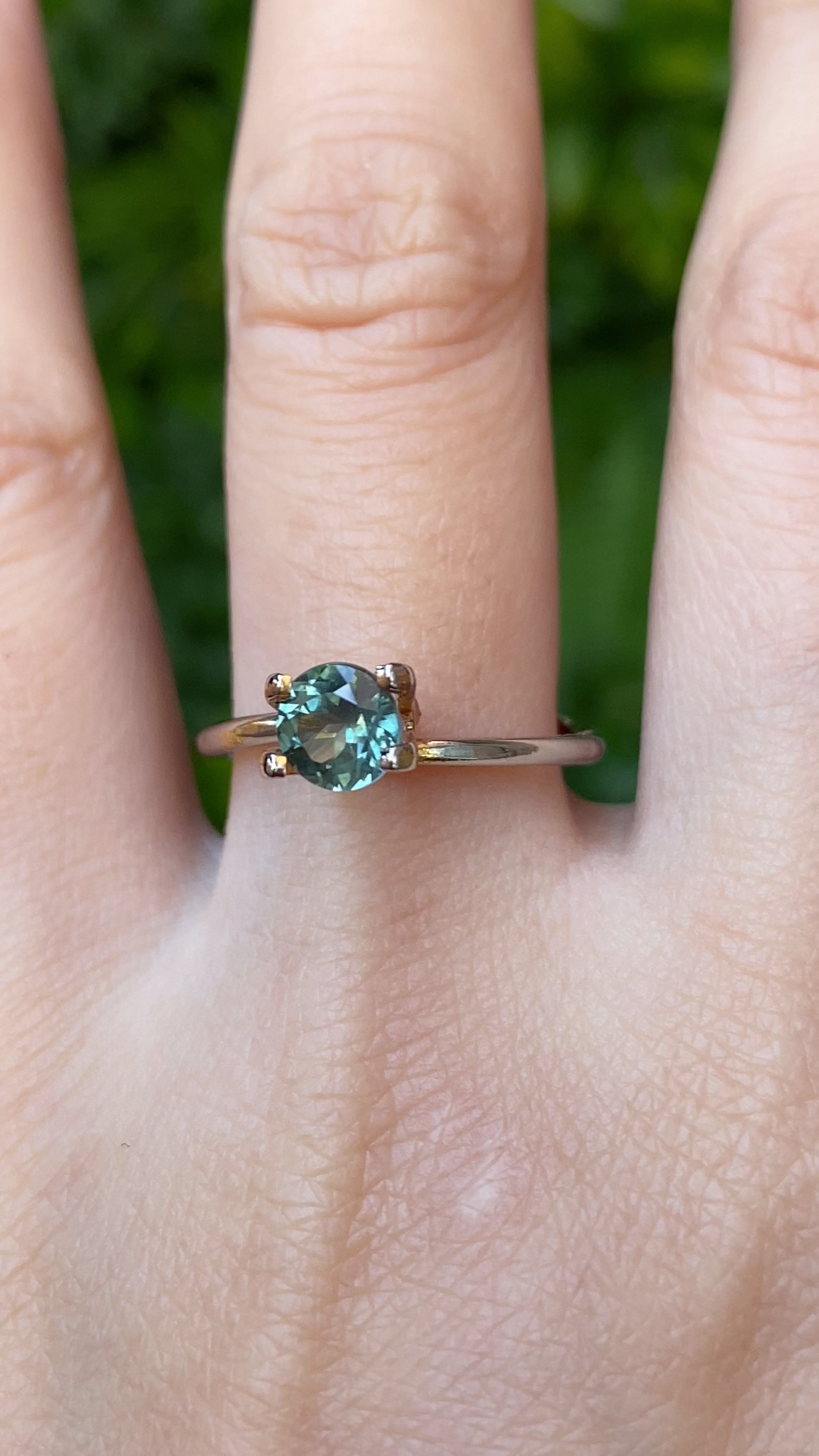0.98ct Round Cut Light Blue Green Queensland Sapphire SR147