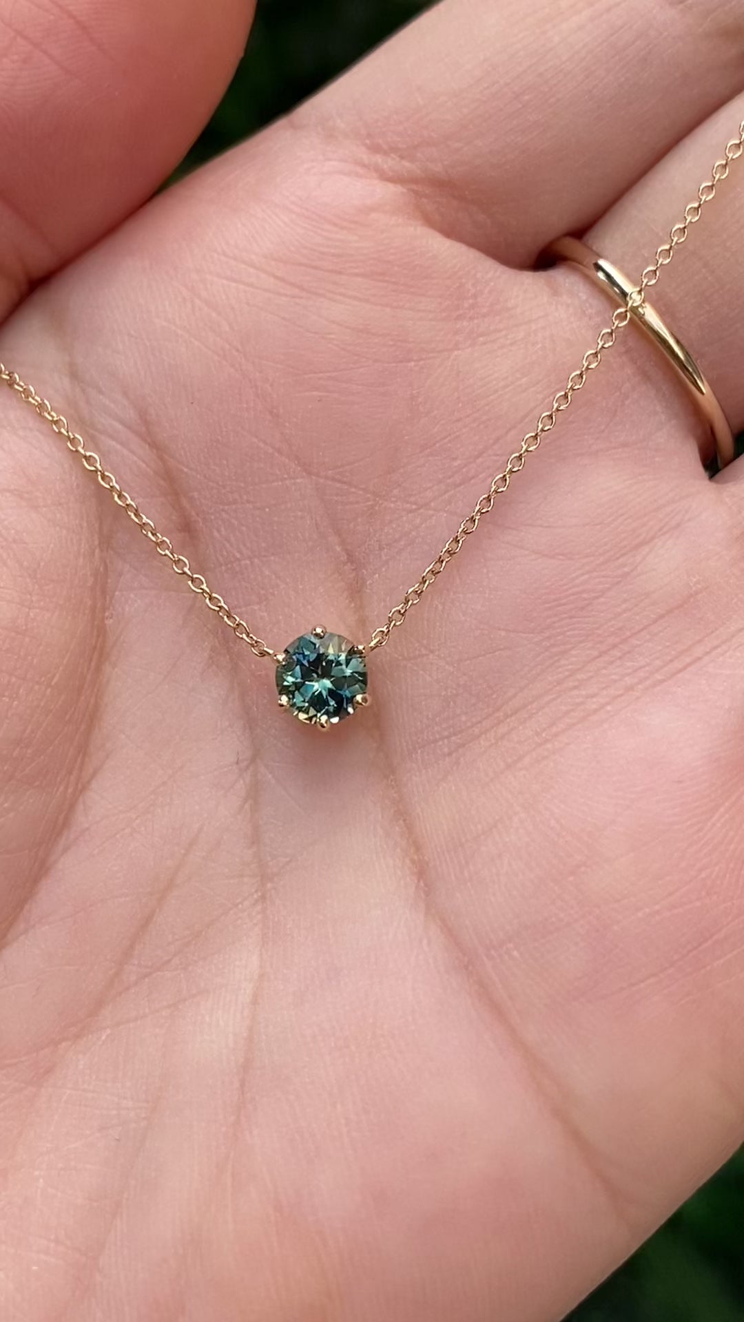 Classic 6 Prong 0.94ct Blue Green Sapphire Necklace