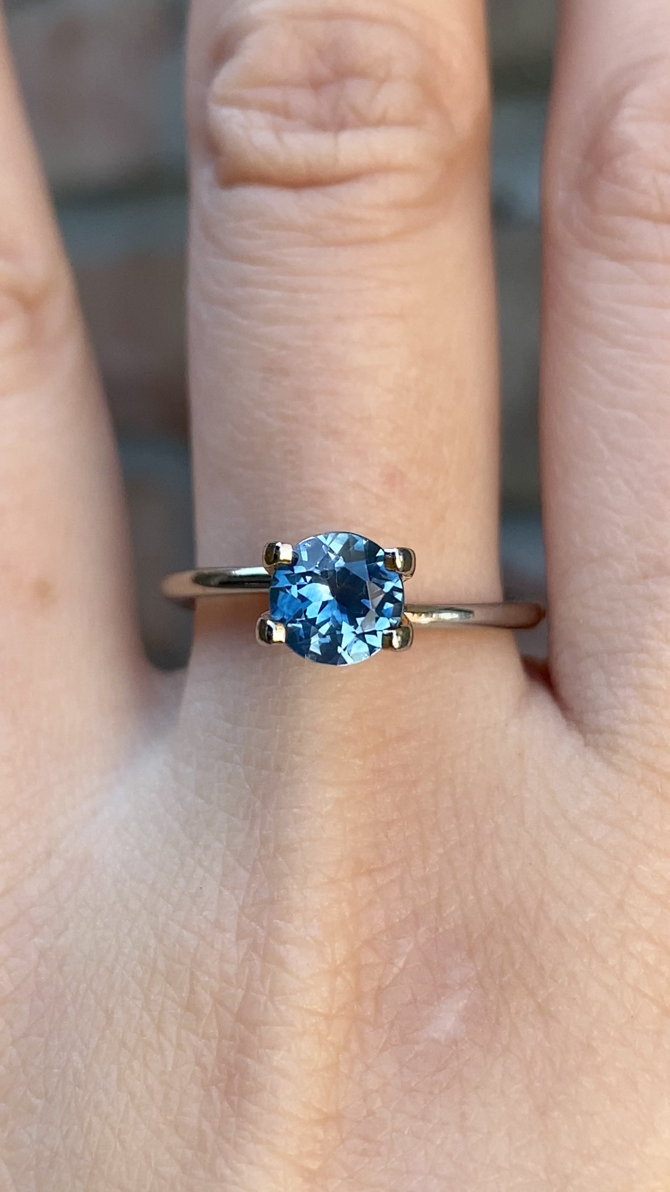1.03ct Round Cut Blue Montana Sapphire SR263