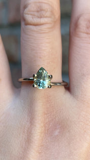1.49ct ペアカット ライトグリーン サファイア モンタナ産 SF321