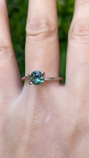 0.99ct Round Cut Blue Green Sapphire SR398