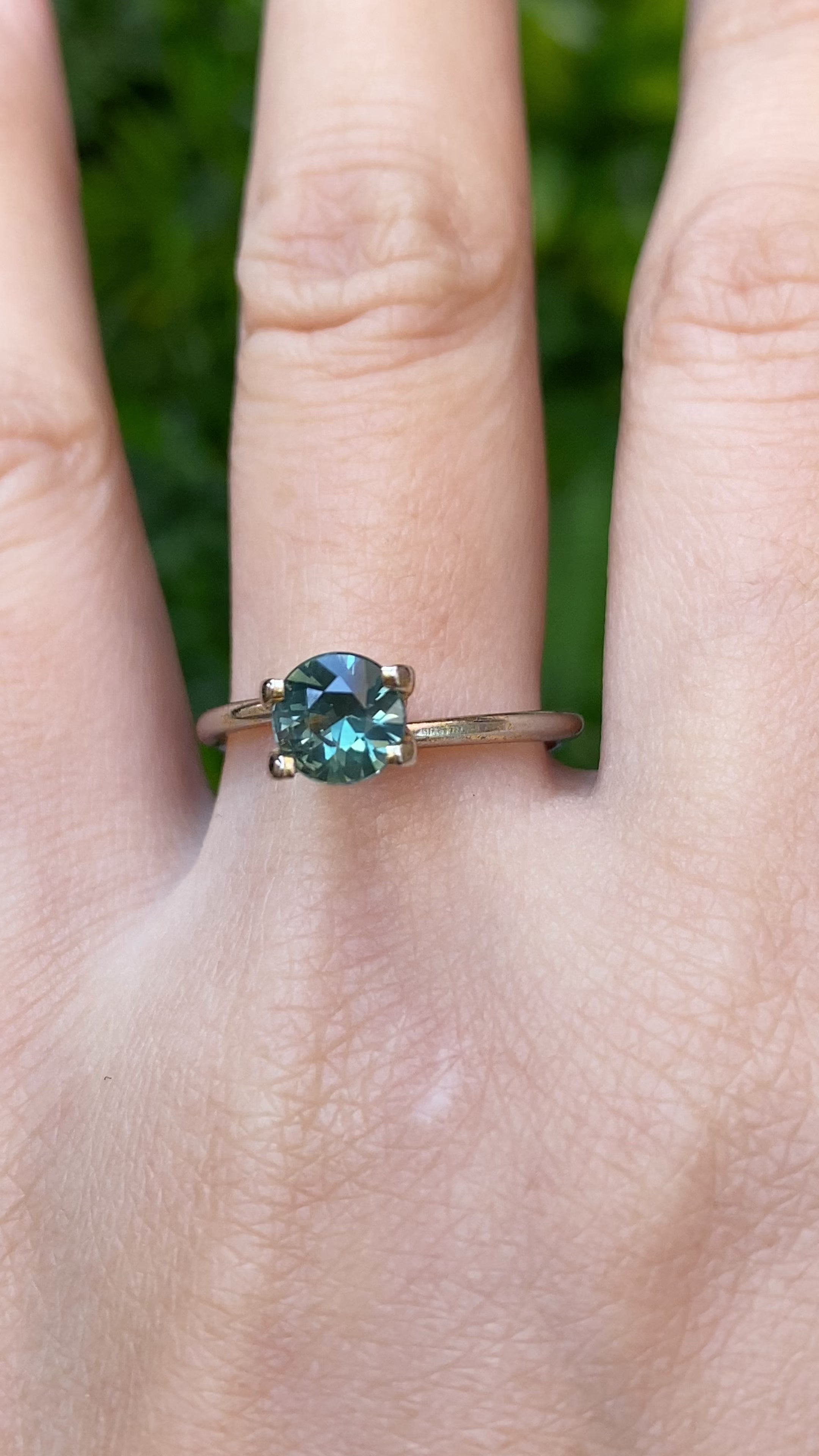 0.99ct Round Cut Blue Green Sapphire SR398