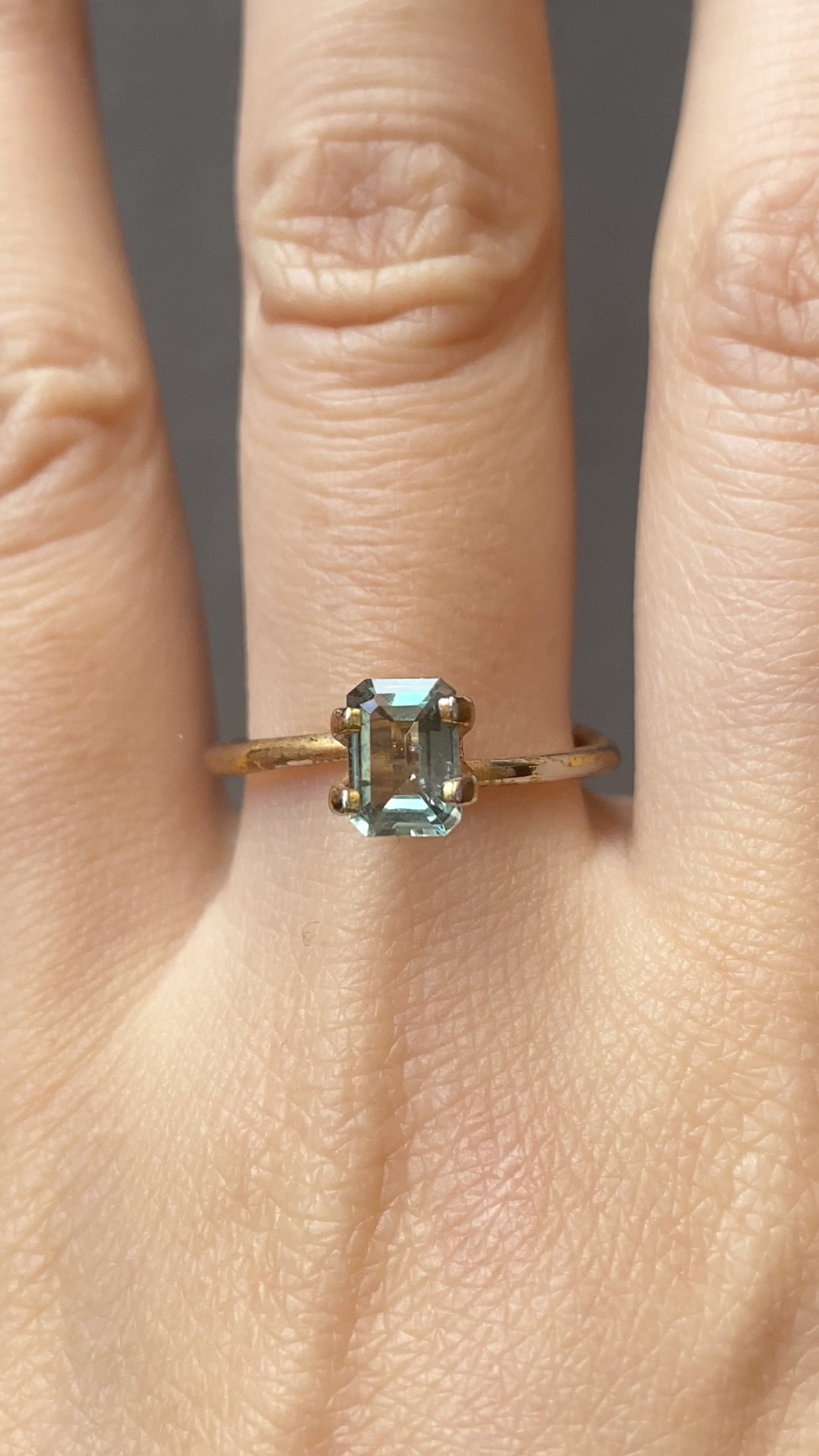 1.15ct エメラルドカット ライトグリーンサファイア クィーンズランド産 SF338