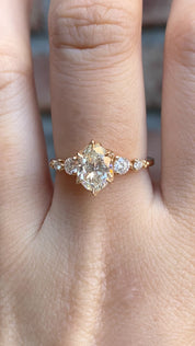 Estel Fleur Oval Diamond Ring