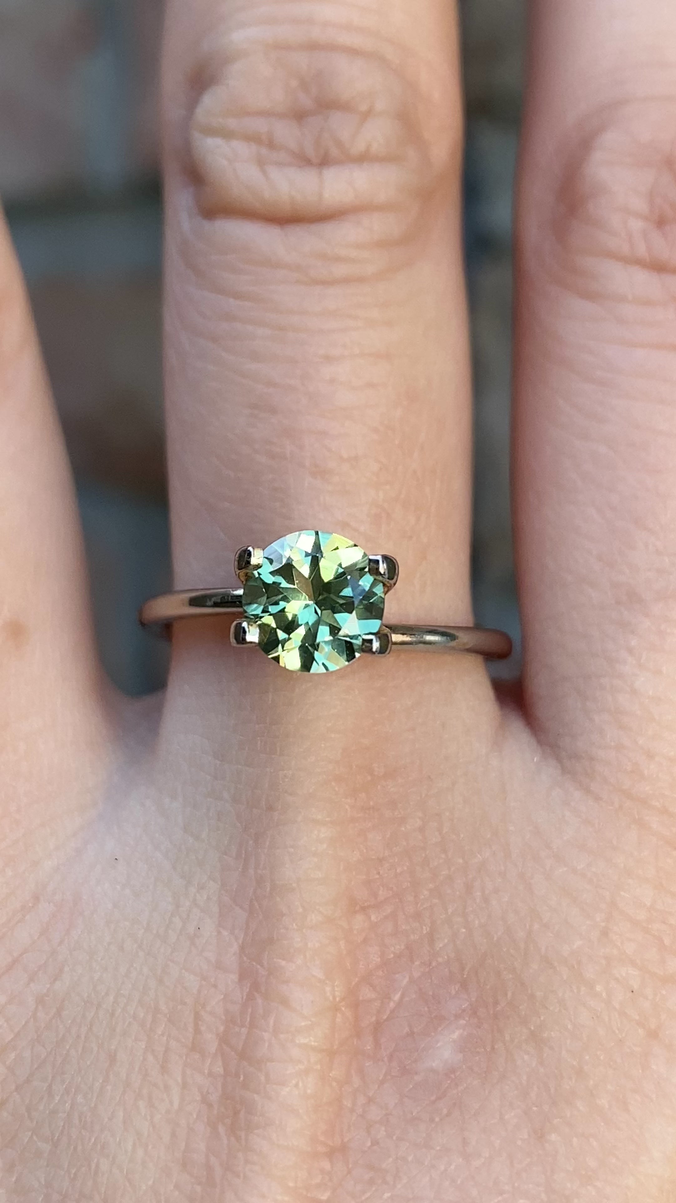 1.36ct ラウンドカット グリーンイエローサファイア モンタナ産  SR285