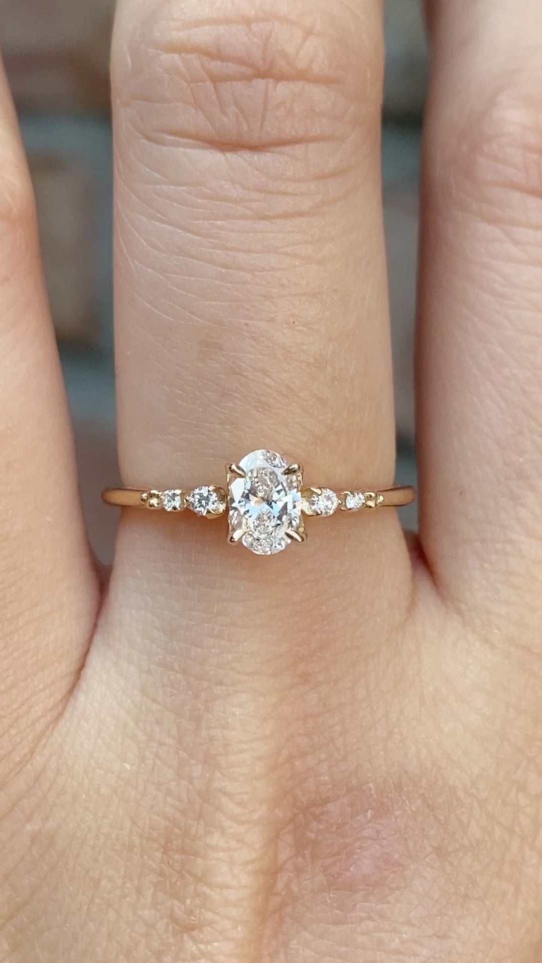 Estel Fleur Four Prongs Oval Diamond Ring