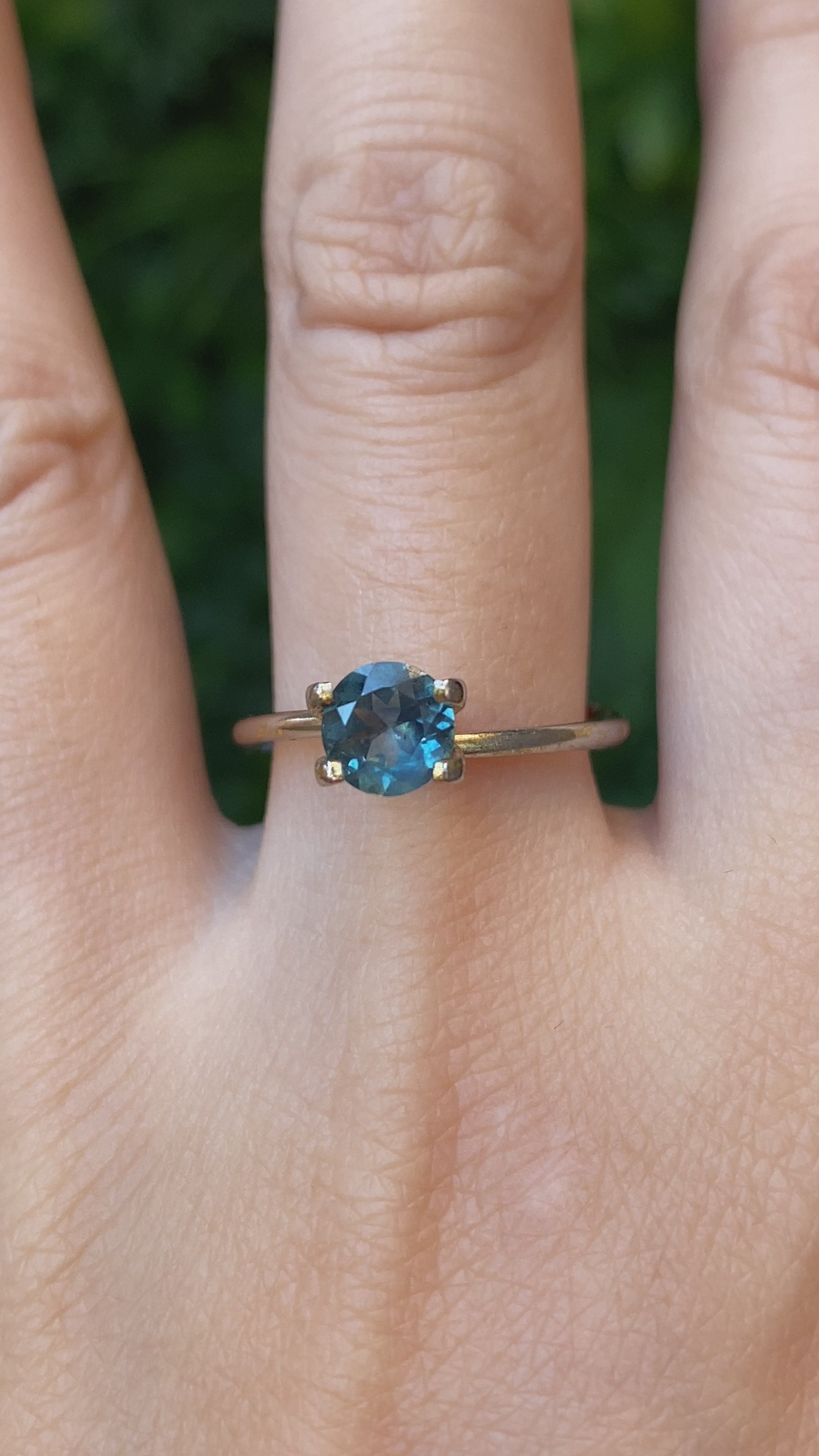 0.87ct Round Cut Teal Blue Montana Sapphire SR395