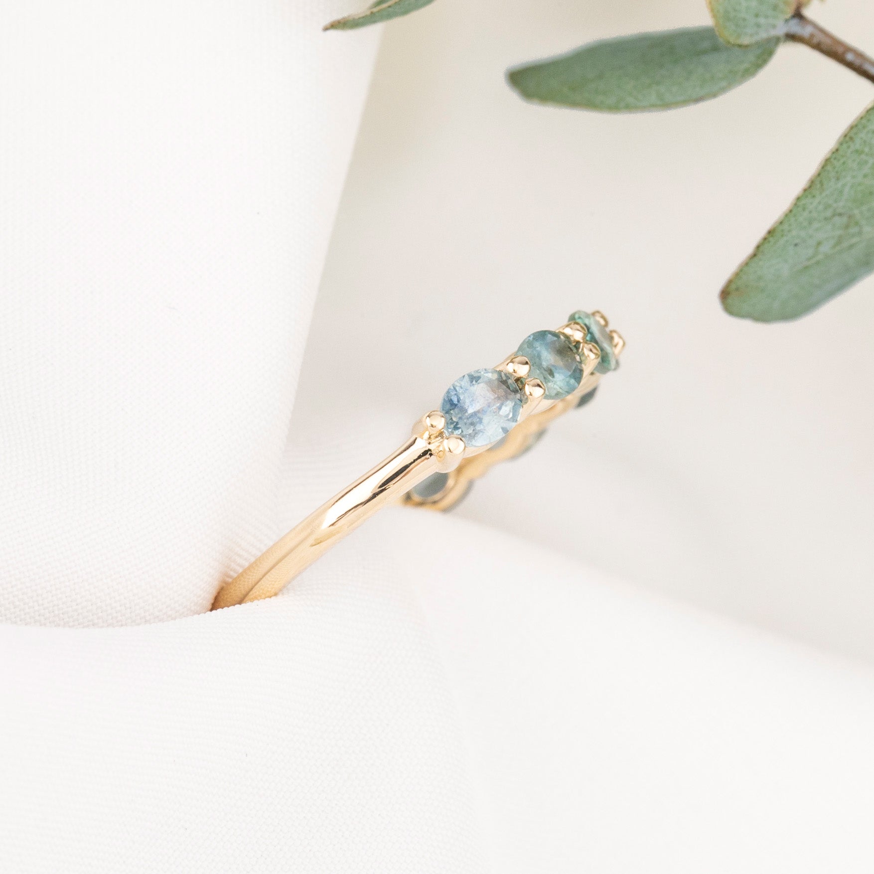 Lydia Montana Sapphire Band Oval 4mm
