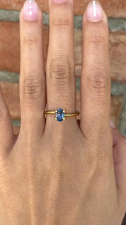 0.84ct オーバルカット ブルーサファイア モンタナ産 