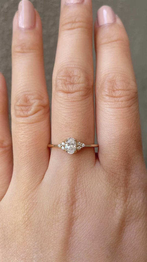 Teresa ring 0.4ct oval natural diamond (6mm)