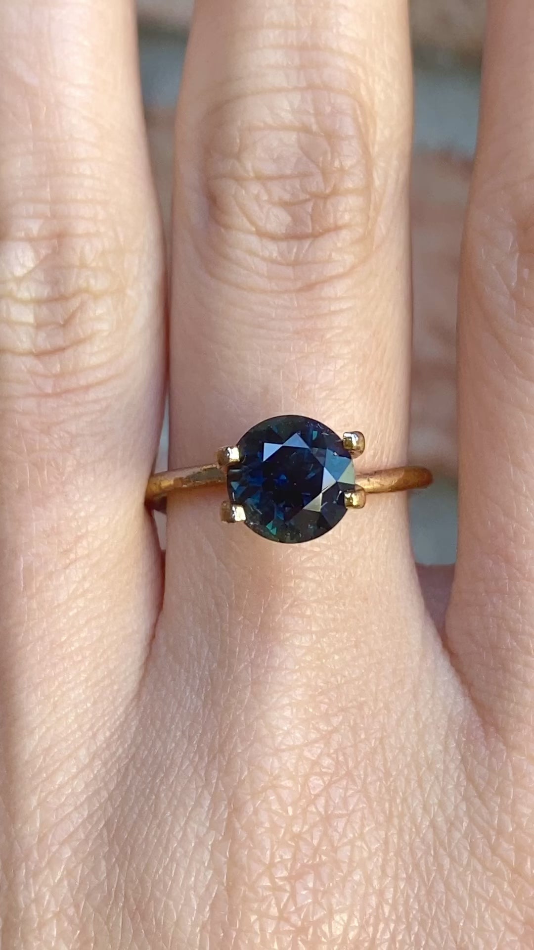 2.42ct Round Cut Peacock Green Blue Queensland Sapphire SR163