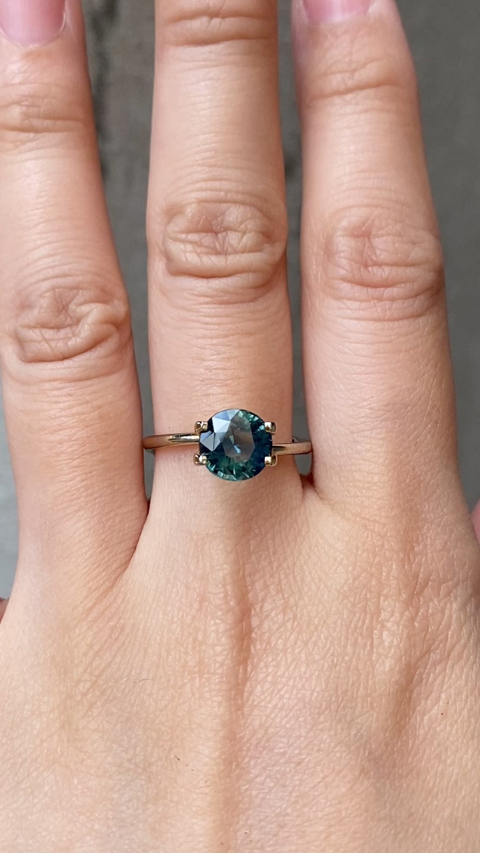 2.45ct ブルー グリーン サファイア マダガスカル産 SR217
