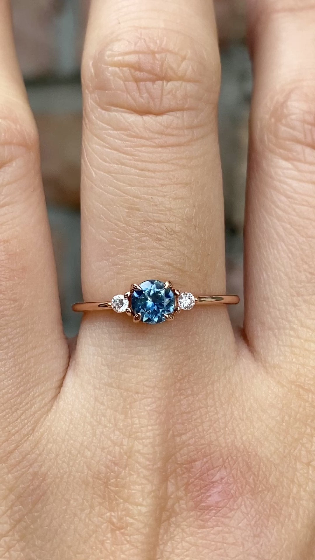 エミリリング　0.60ct Blue Montana Sapphire 14K Rose Gold