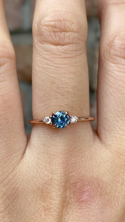 エミリリング　0.60ct Blue Montana Sapphire 14K Rose Gold