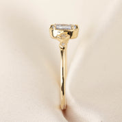 Stella Ring, 0.4ct Unheated Sapphire, oval shape gemstone