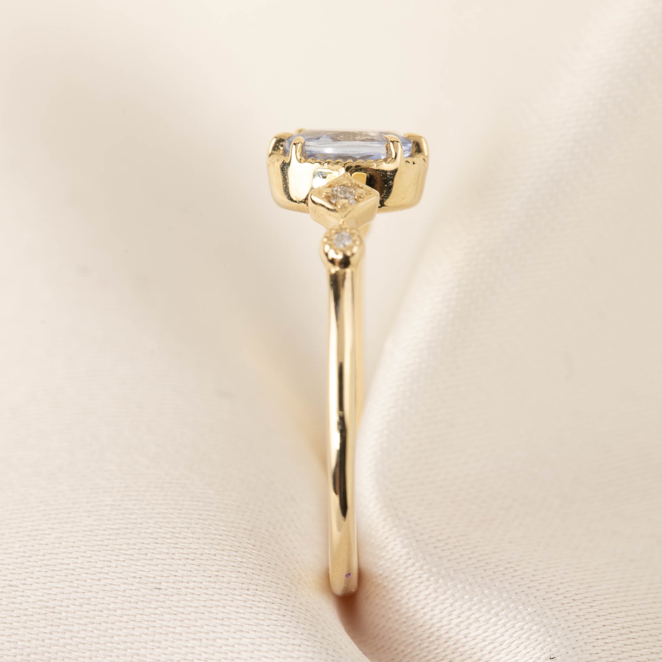Stella Ring, 0.4ct Unheated Sapphire, oval shape gemstone