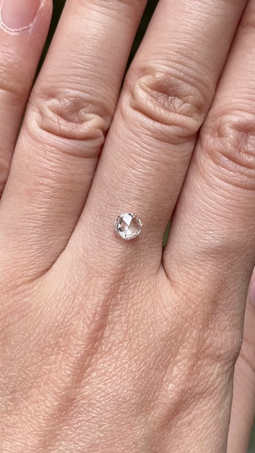 0.47ct ラウンドホワイトローズカット ダイヤモンド  D052