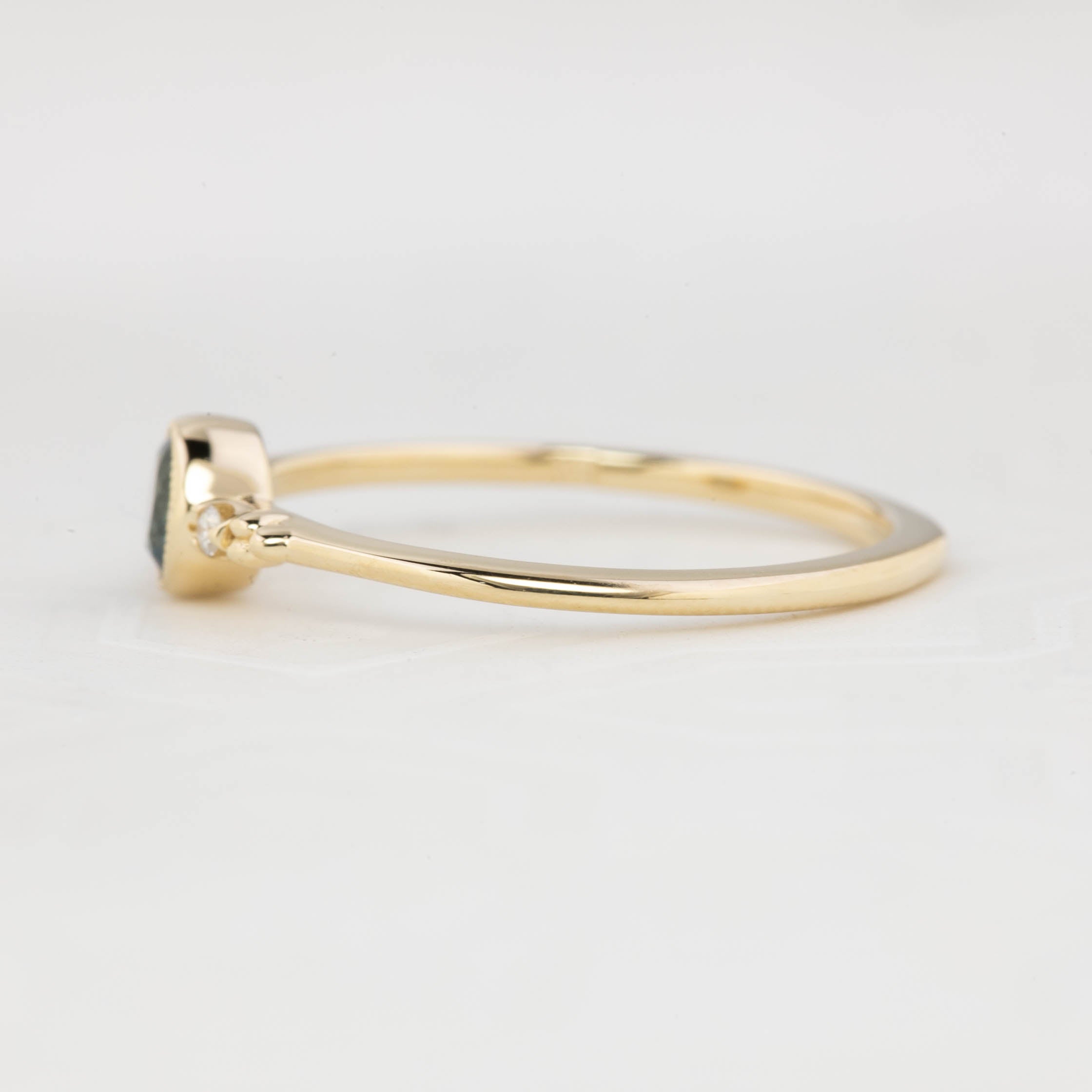 Estel Ring, 0.4ct Montana Sapphire