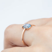 Lisa Ring - 1.26ct Unheated Organic Cut Light Blue Sapphire, 14k rose gold (One of a kind)