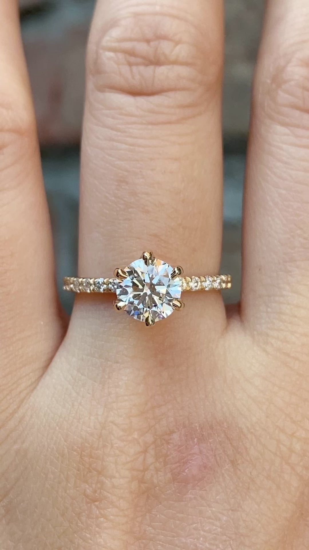 Maria Luxe Round Diamond Ring