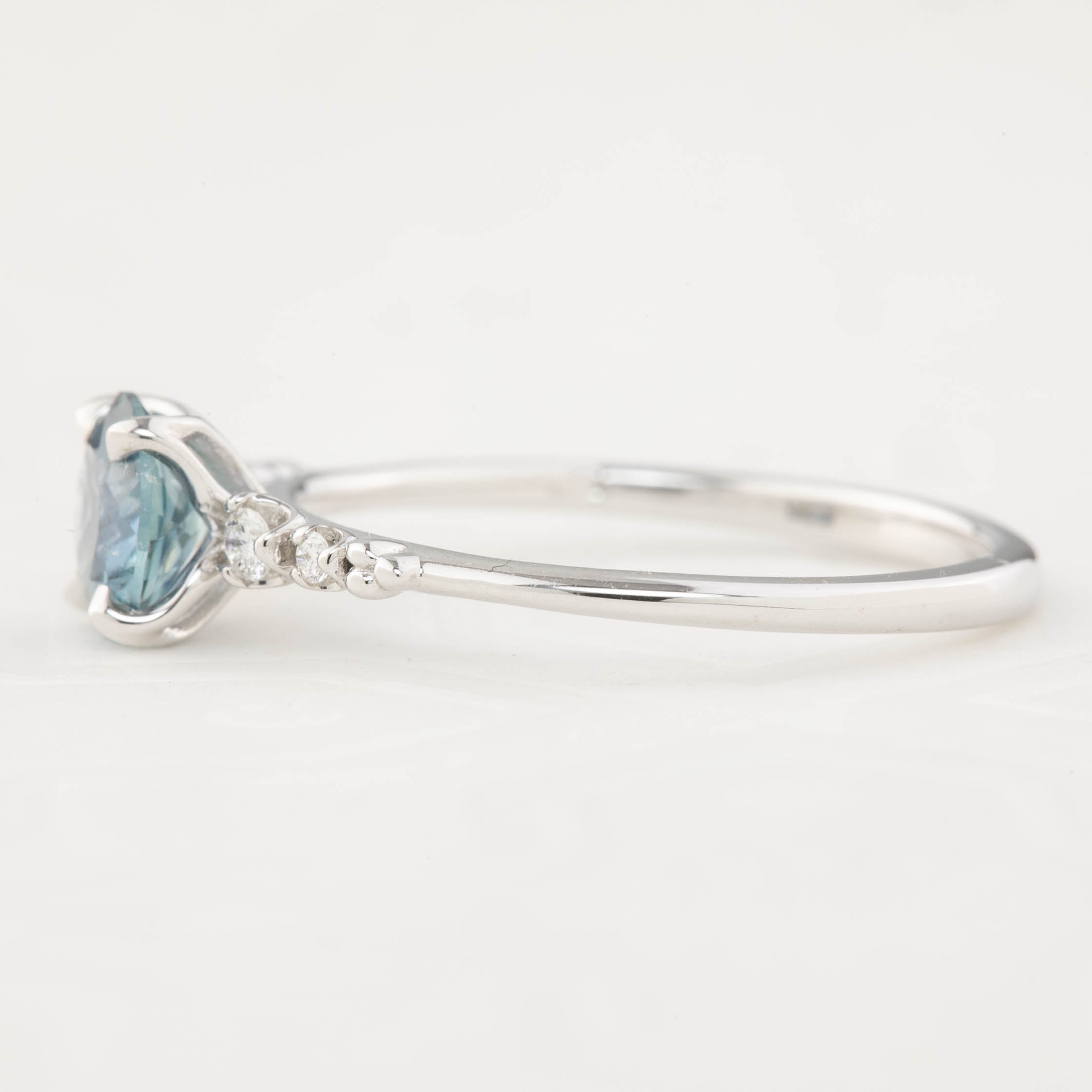 エステルリング　ブルーモンタナサファイア　0.95ct　14Kホワイトゴールド