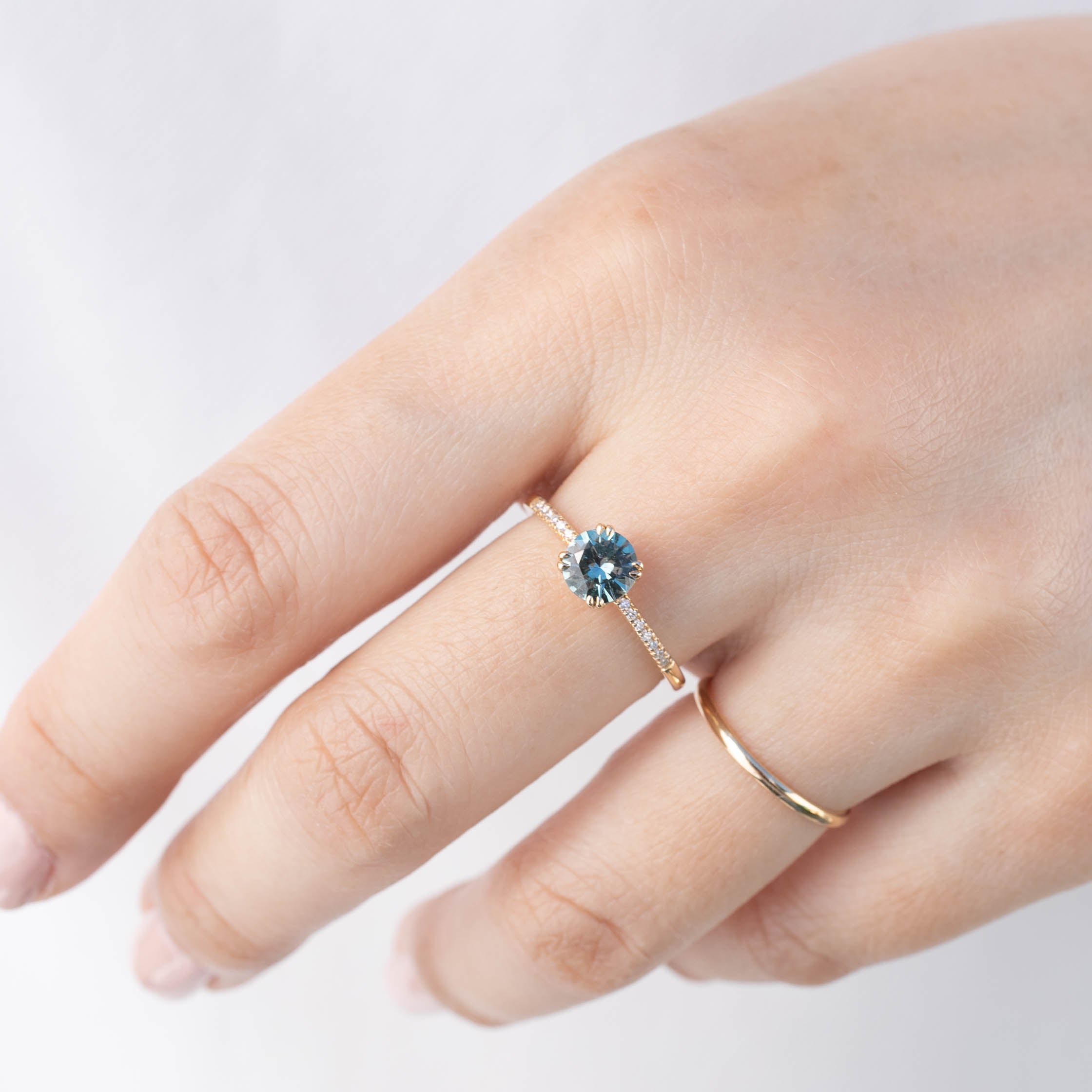 【即日配送】サブリナリング ・0.85ct・加熱モンタナ産ライトアクアグリーンサファイア・K14ＹG