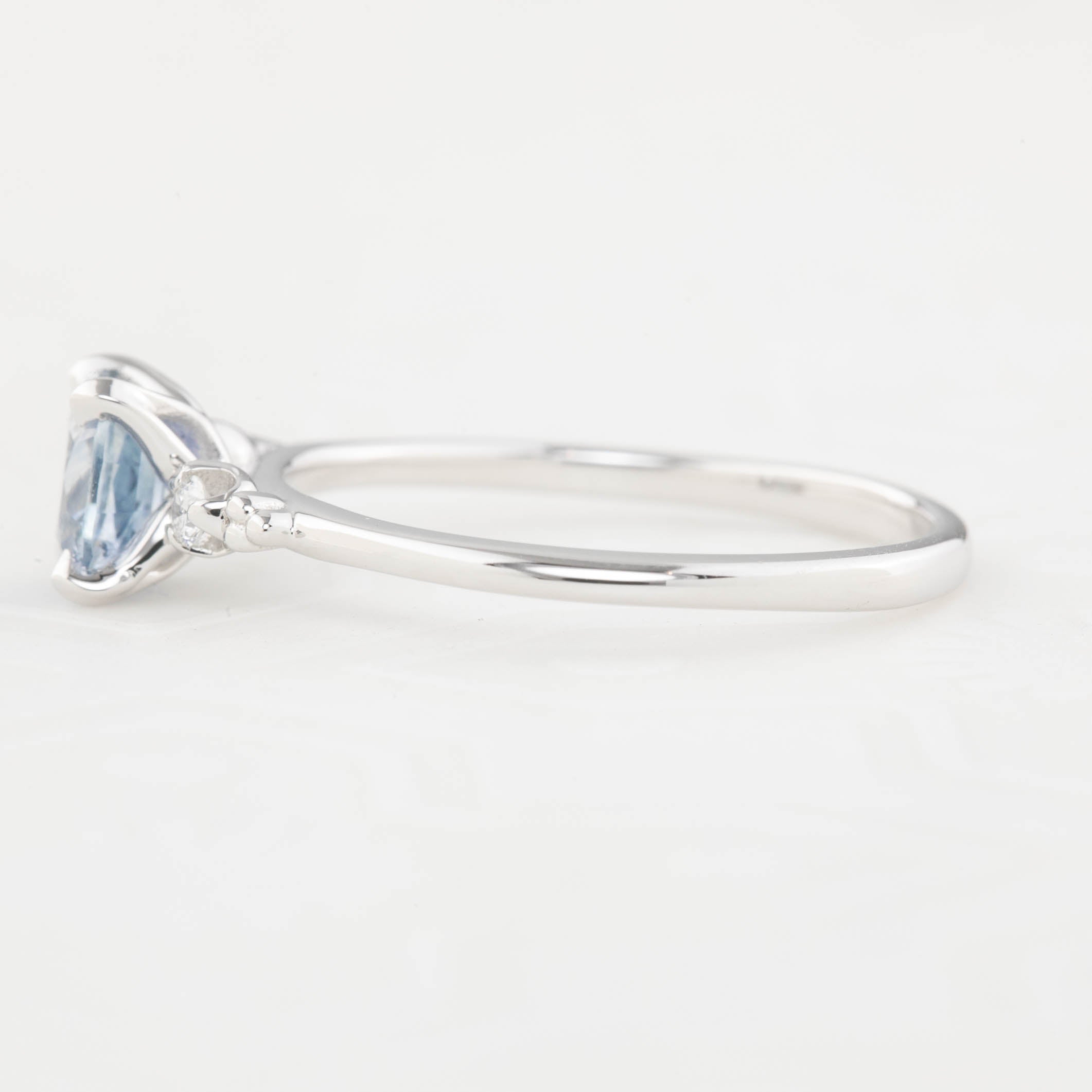 【一点物】エステルリング ・0.91ct・加熱モンタナ産ブルーサファイア・K14WG