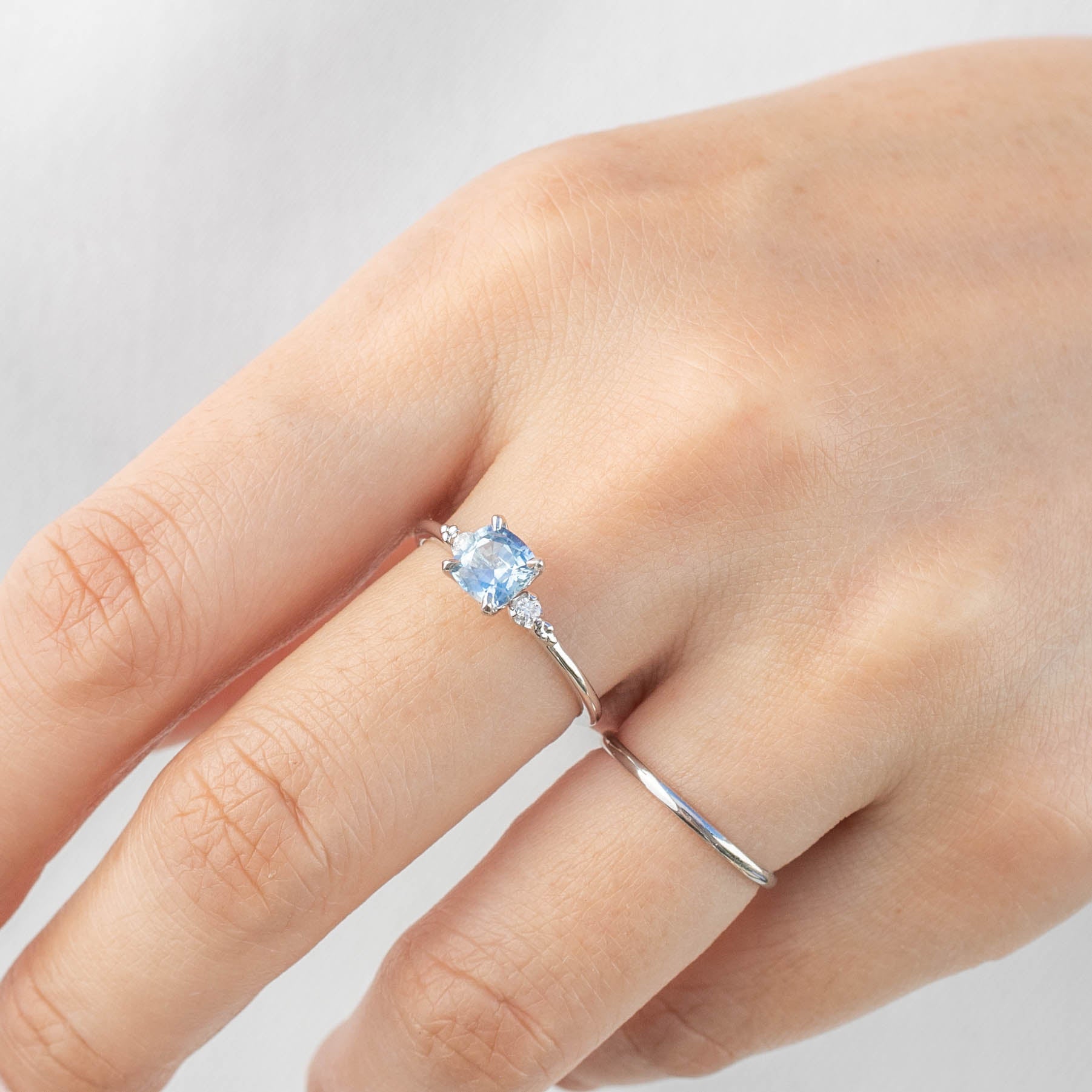 【一点物】エステルリング ・0.91ct・加熱モンタナ産ブルーサファイア・K14WG