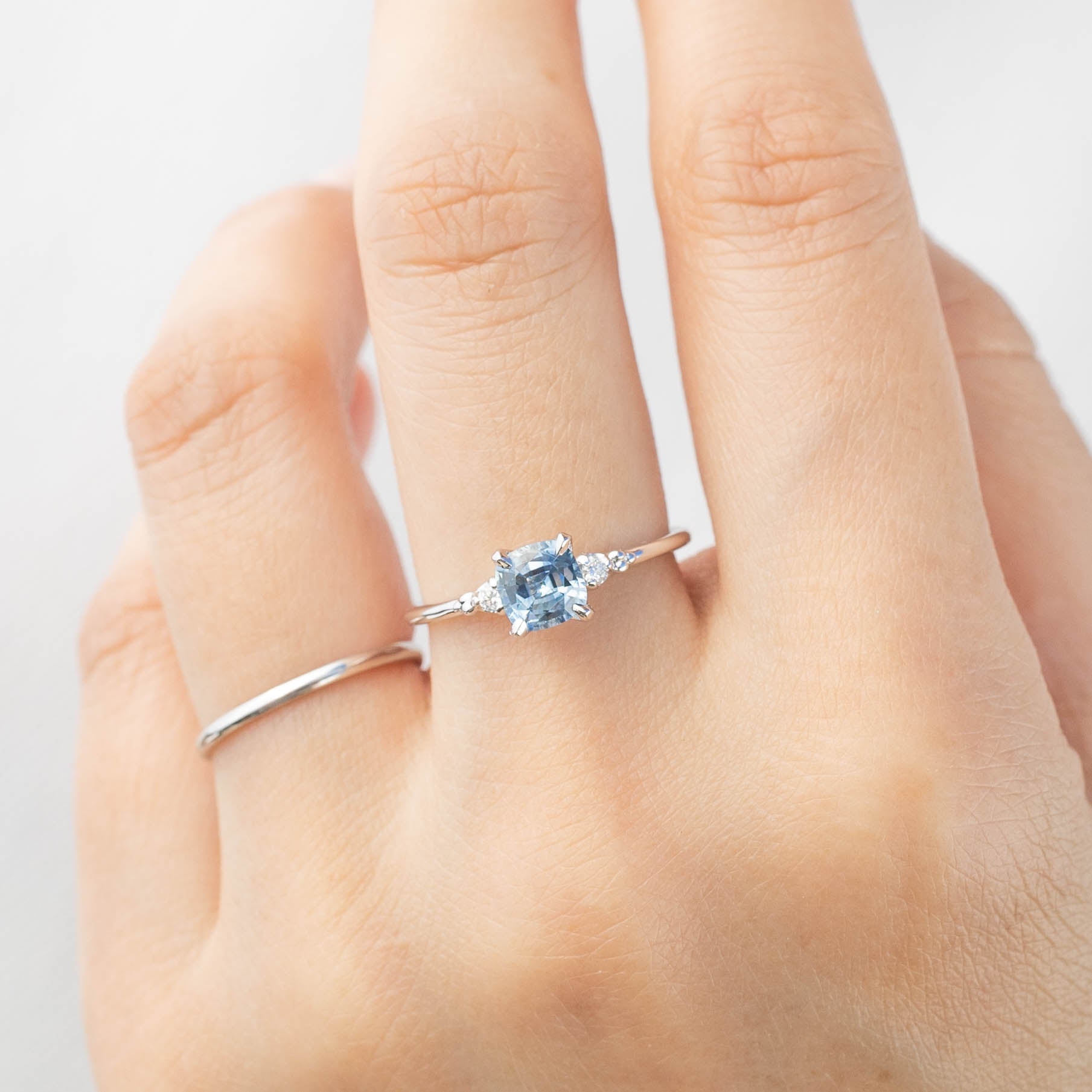 【一点物】エステルリング ・0.91ct・加熱モンタナ産ブルーサファイア・K14WG