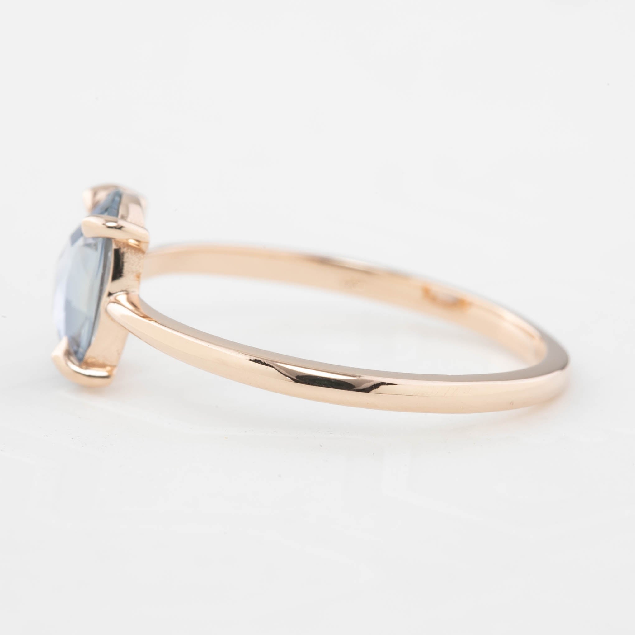 Lisa Ring - 1.26ct Unheated Organic Cut Light Blue Sapphire, 14k rose gold (One of a kind)