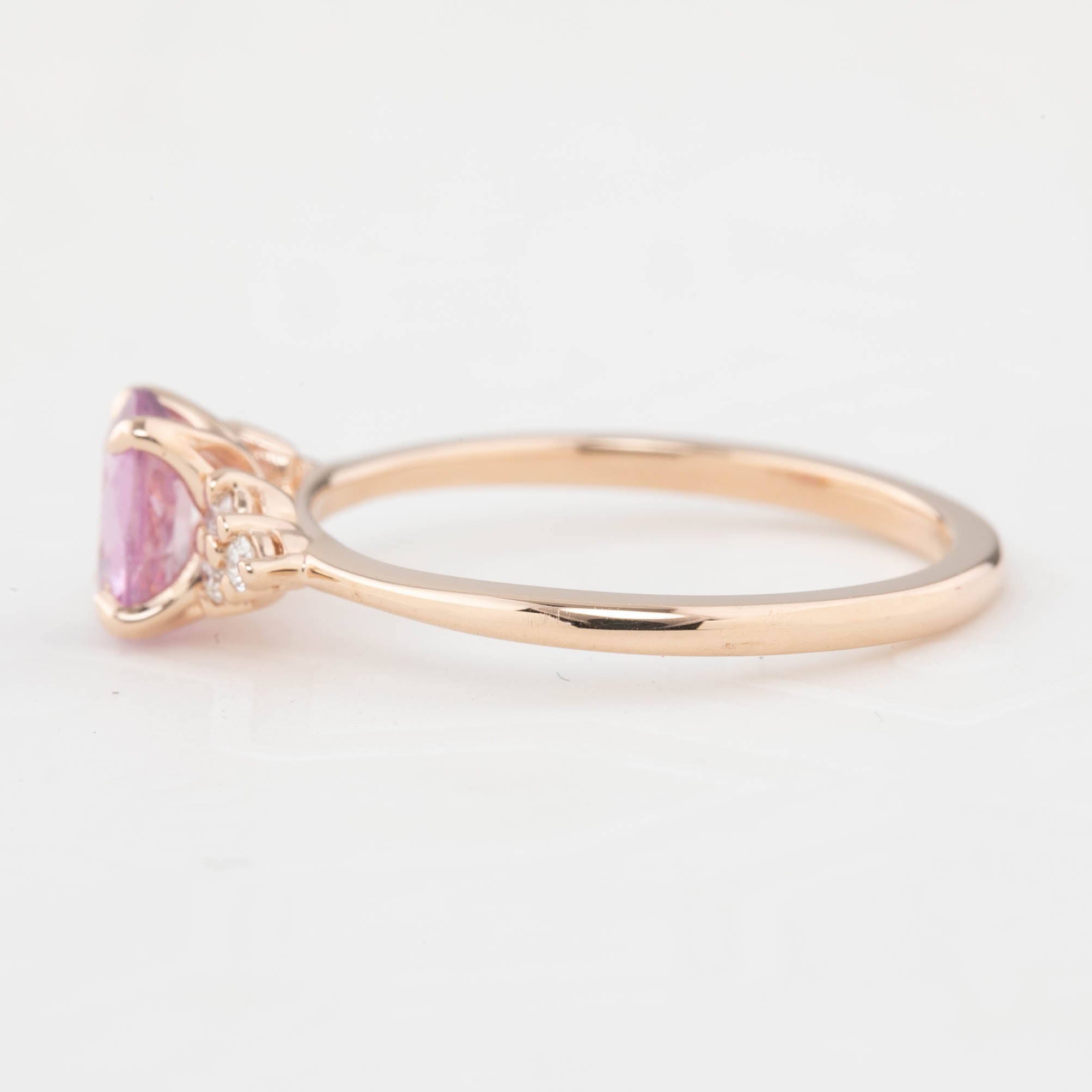 Teresa Ring, 0.84ct Ceylon Sapphire, oval shape gemstone