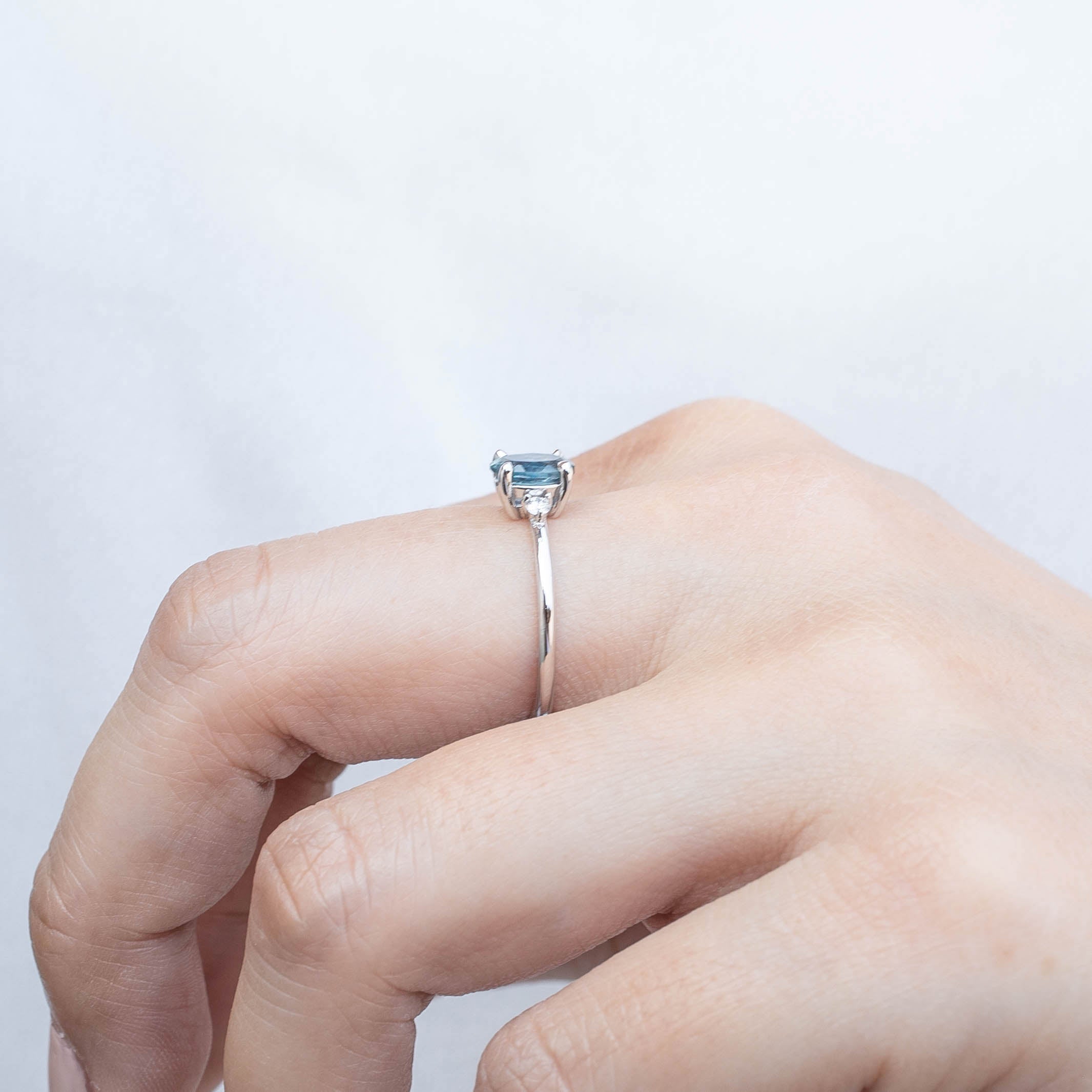 エミリーリング　ブルーモンタナサファイア　1ct　14Kホワイトゴールド