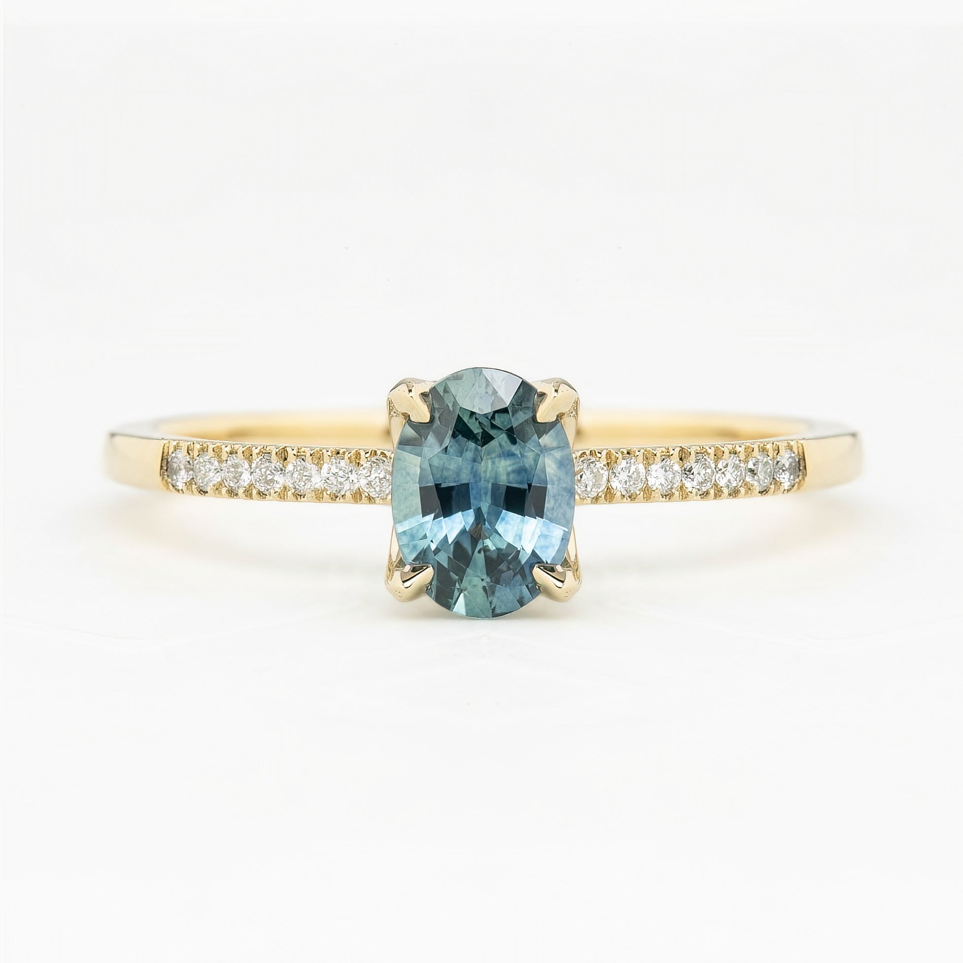 Maria Ring, 0.82ct Montana Sapphire, oval shape gemstone