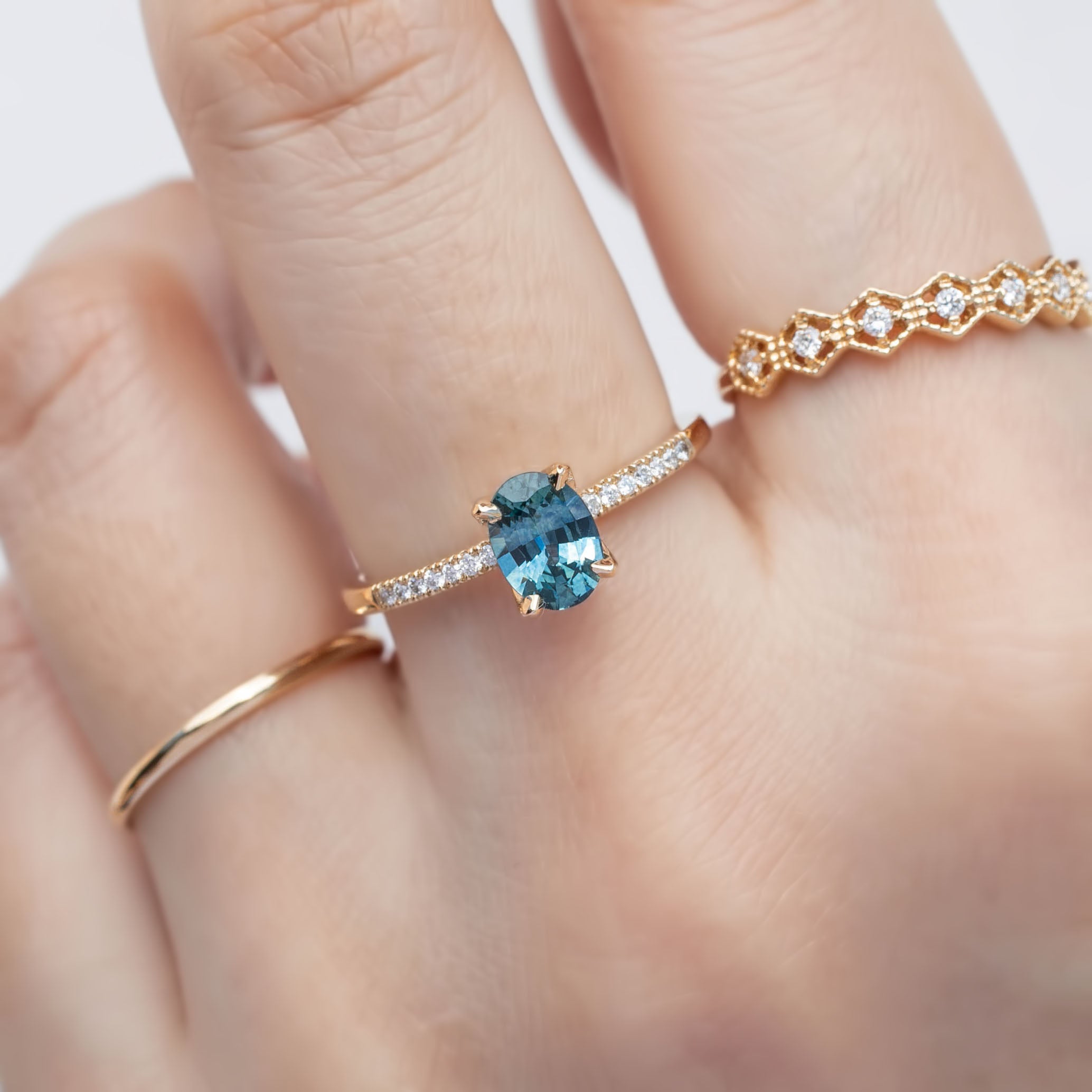 Maria Ring, 0.82ct Montana Sapphire, oval shape gemstone