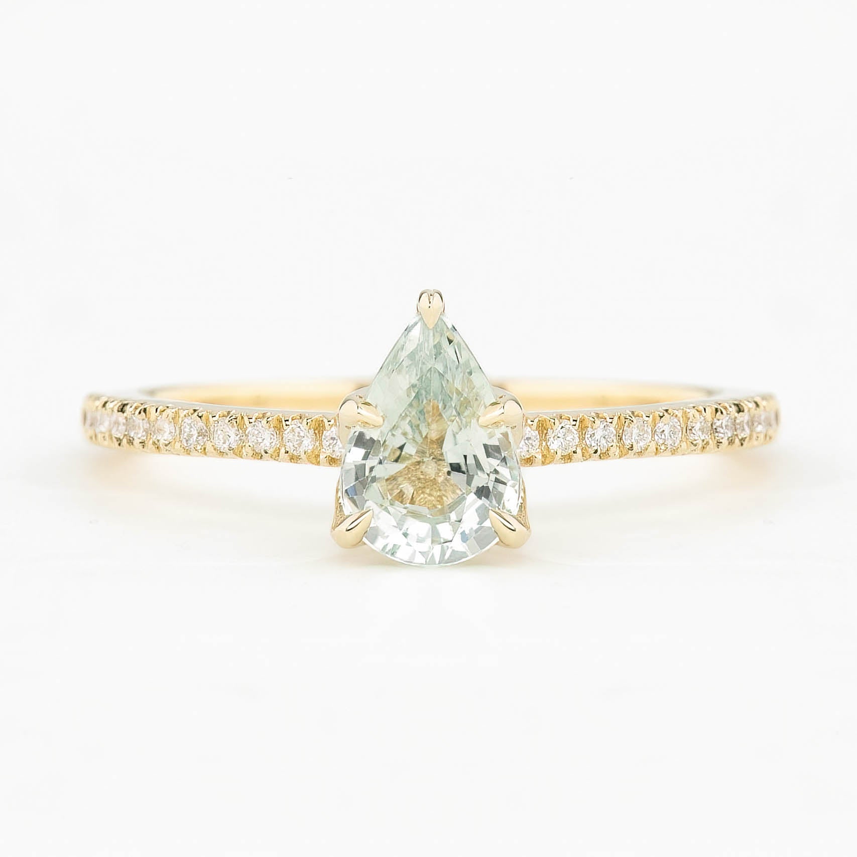 Maria Ring 0.85-0.95ct Madagascar Sapphire