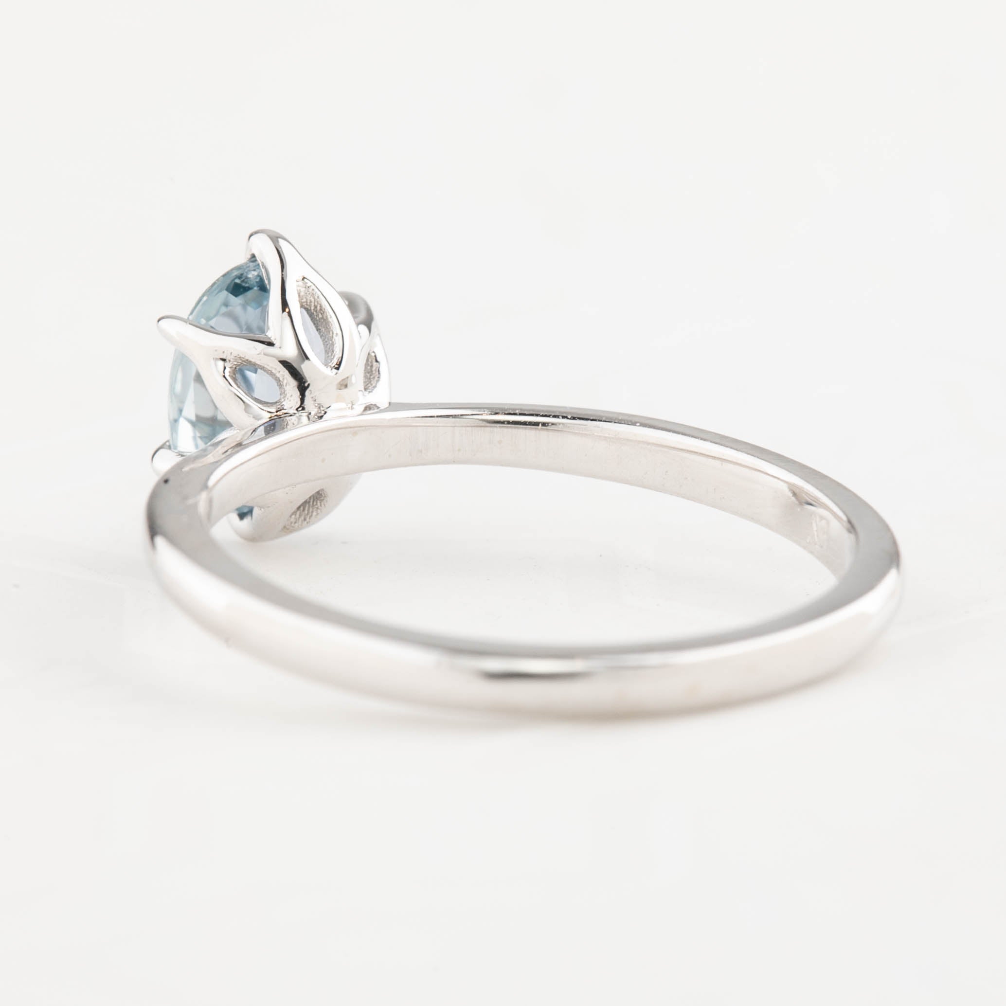 Floryn Ring, 1.37ct Unheated Sapphire, oval shape gemstone