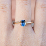 0.84ct オーバルカット ブルーサファイア モンタナ産 