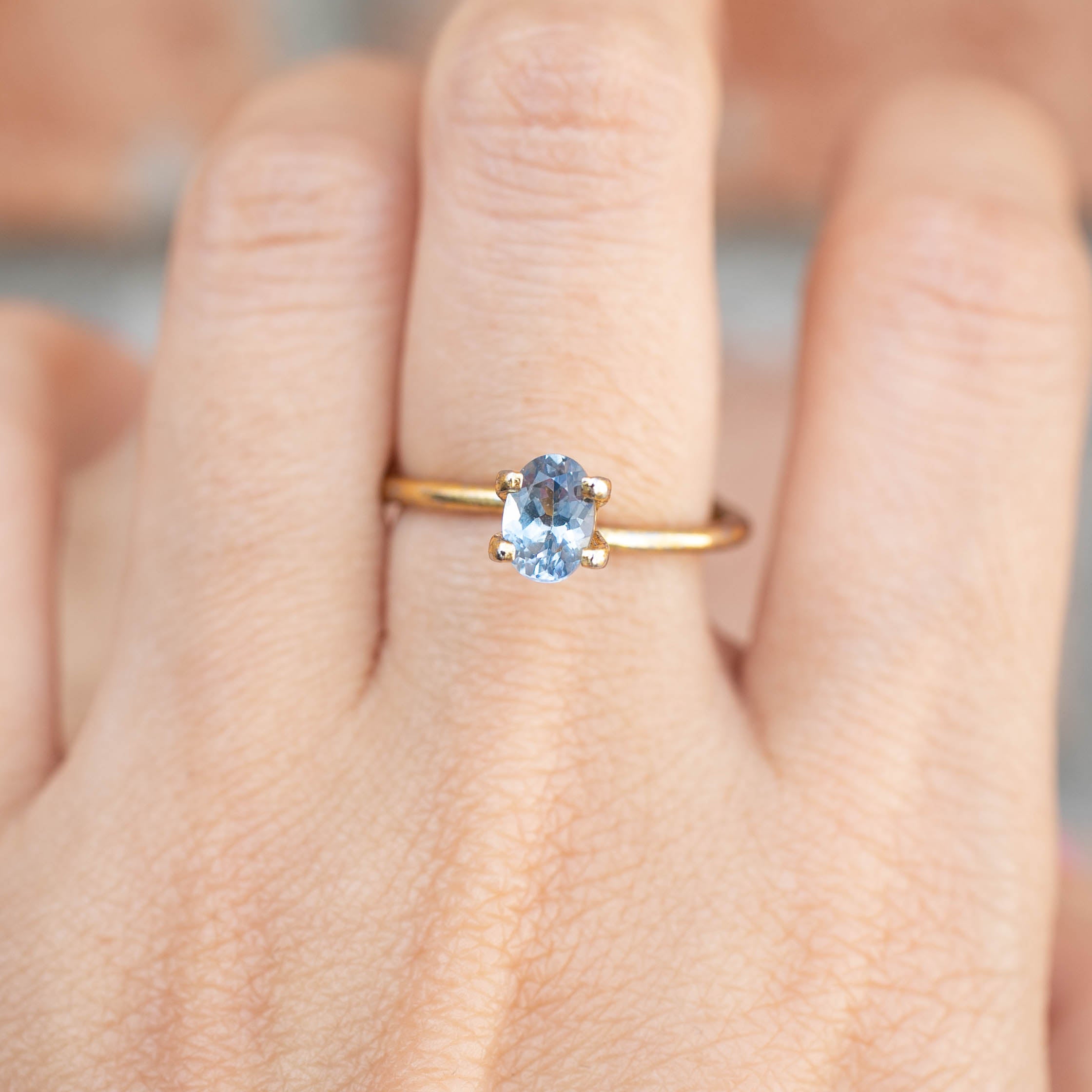 0.93ct オーバルカット ライトブルーサファイア モンタナ産 
