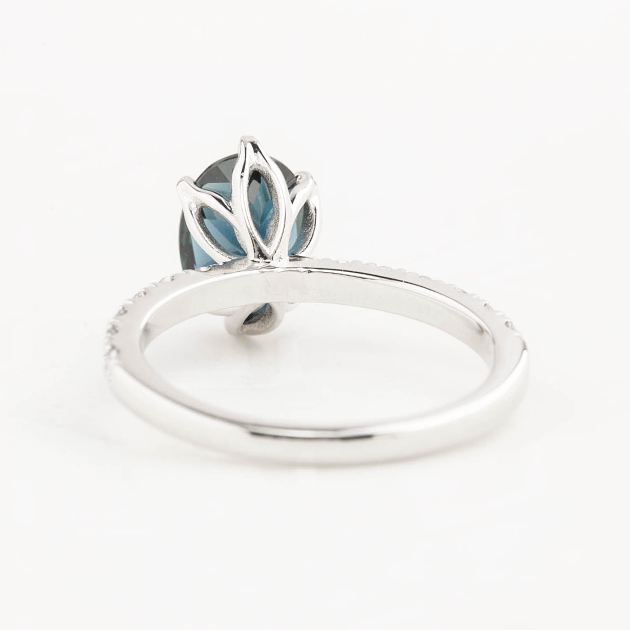 GIA Certified 2.39ct Queensland Sapphire Maria Luxe Ring, Platinum