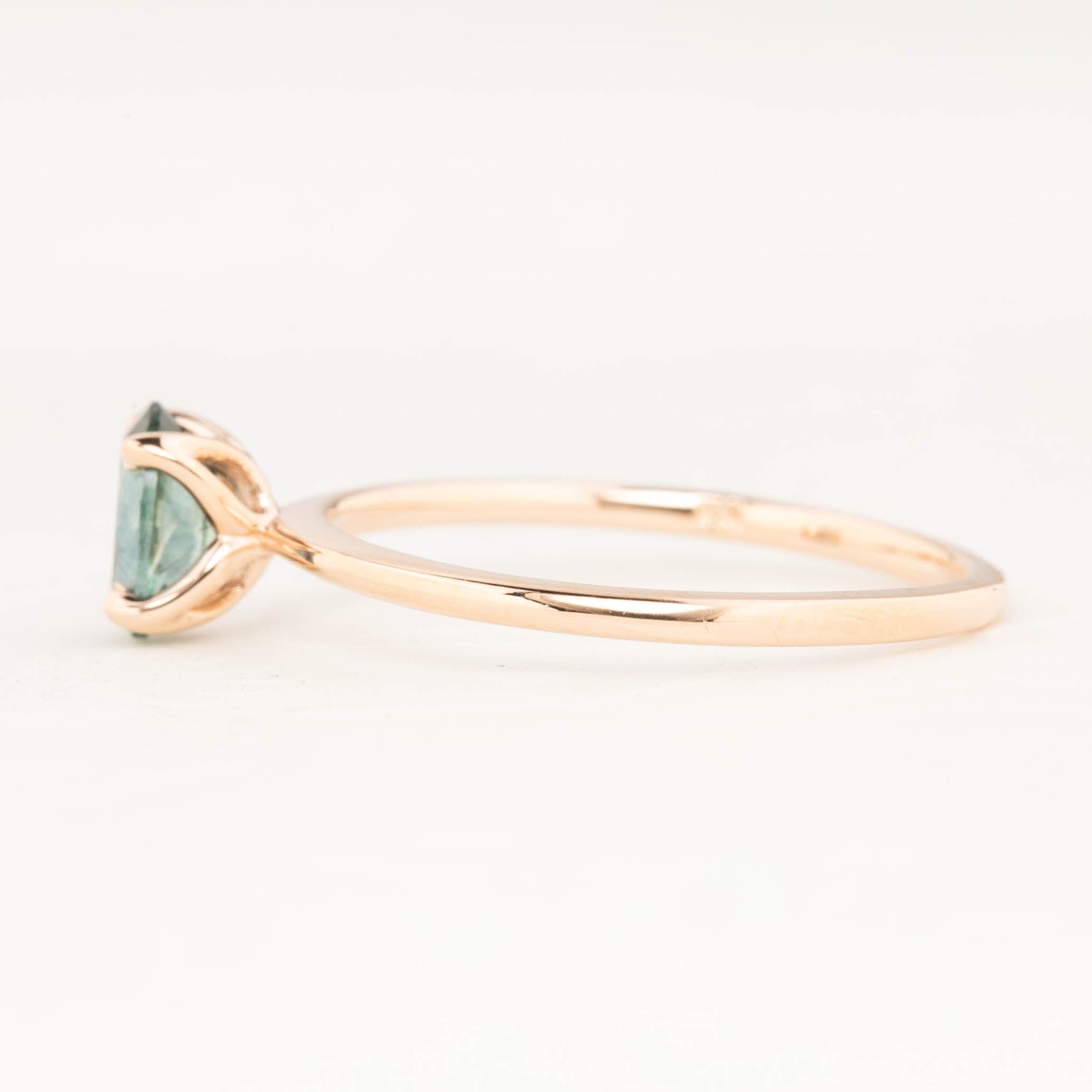 Sara Ring, 0.78ct Montana Sapphire, oval shape gemstone
