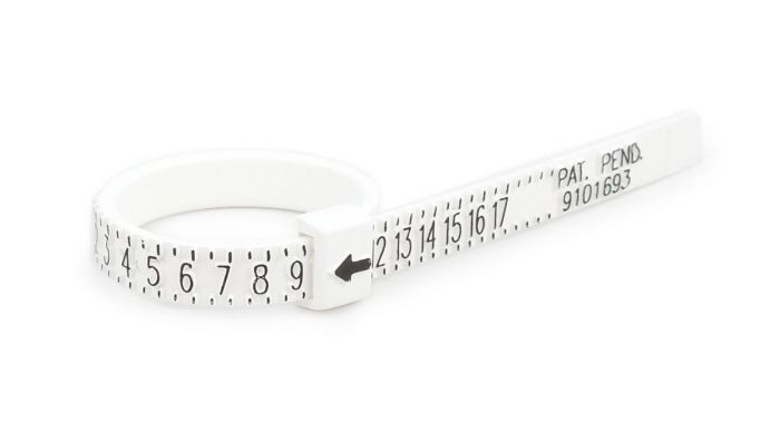 Plastic Ring Sizer Measuring Tool in US sizes 1 to 17, designed for easy and accurate ring size measurement.